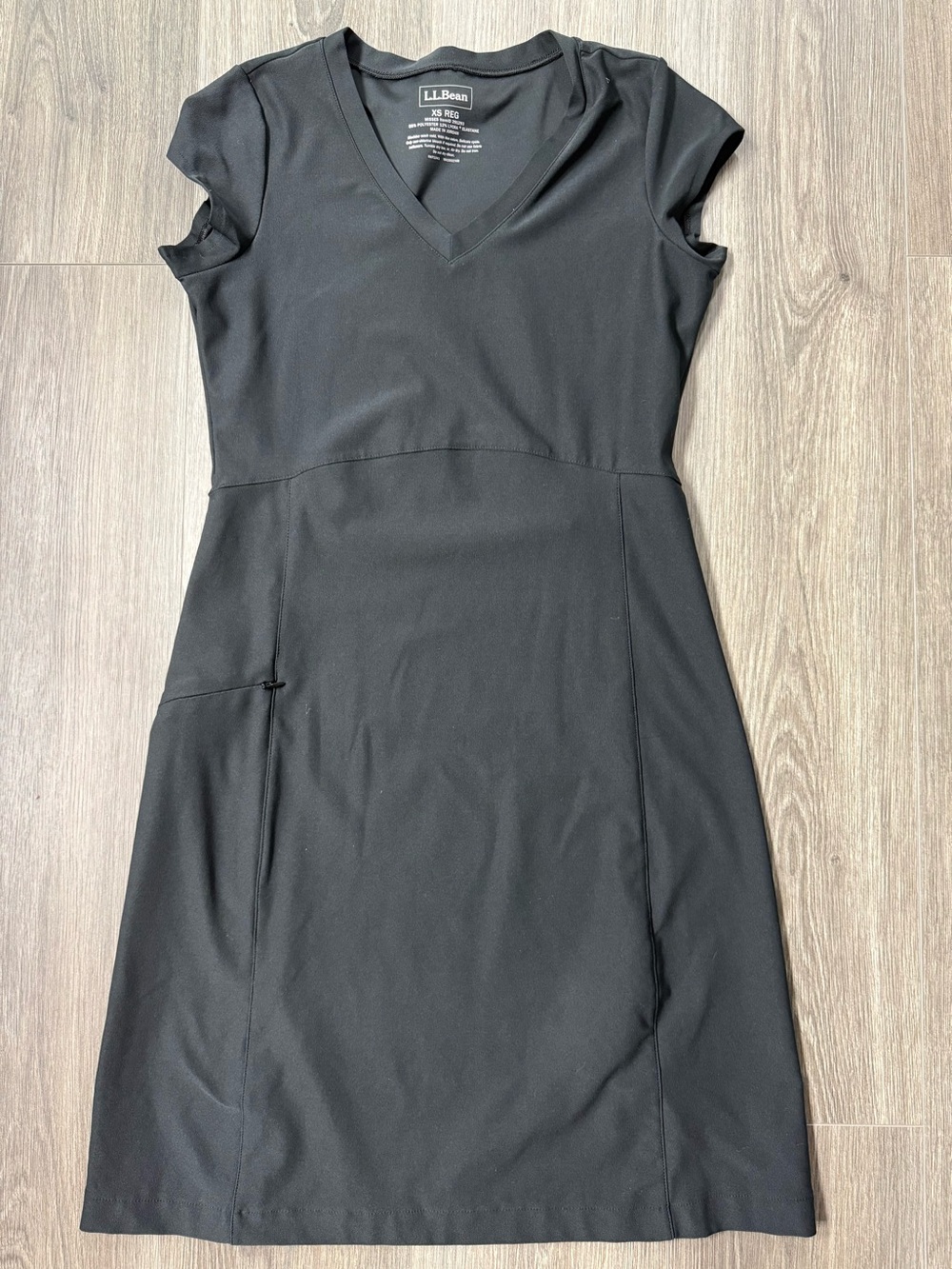 L.L. Bean Womens V-neck Dress XS Black Activewear Hiking Athleisure Travel
